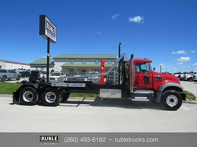 2020 Mack GR64F