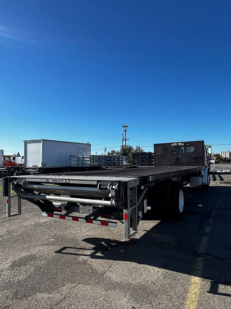 2019 Freightliner M2 106