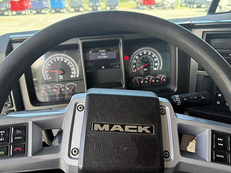 2019 Mack GR84F