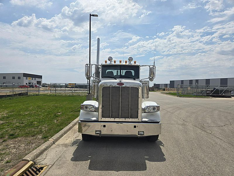 2021 Peterbilt 389