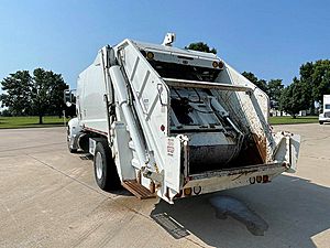 2013 Peterbilt 337 - Day Cab