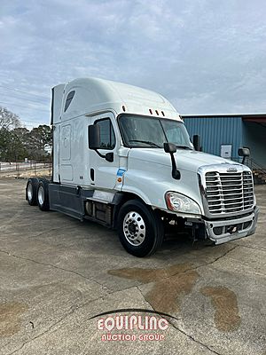 2016 Freightliner Cascadia - Sleeper Truck