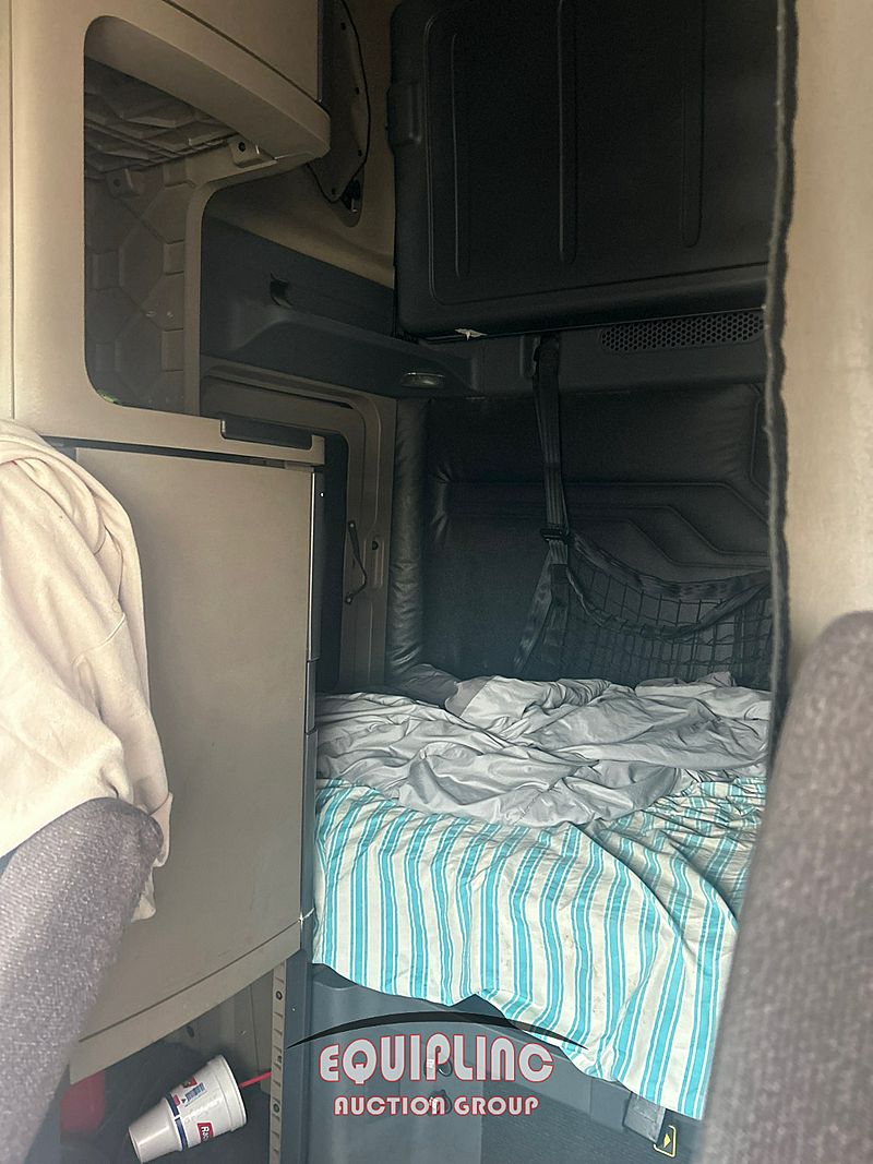 2016 Freightliner CASCADIA