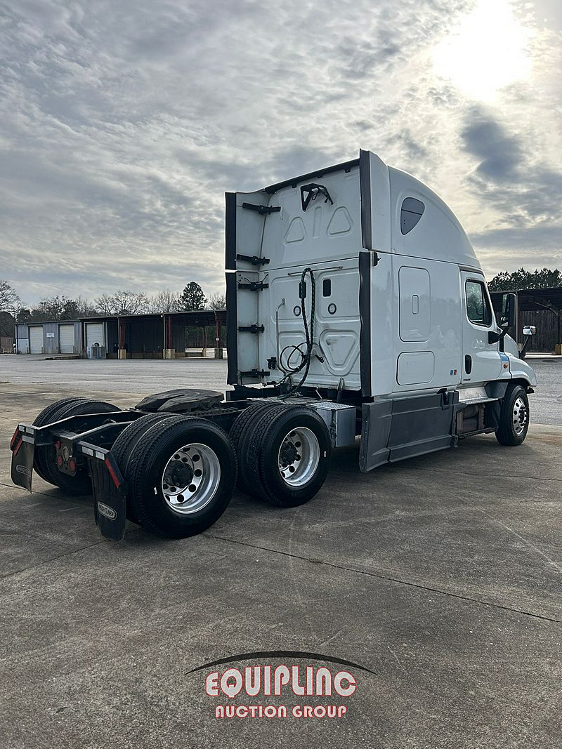 2016 Freightliner CASCADIA