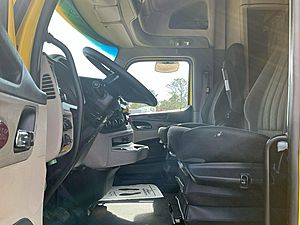 2023 Peterbilt 