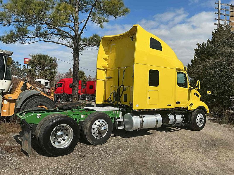 2023 Peterbilt 