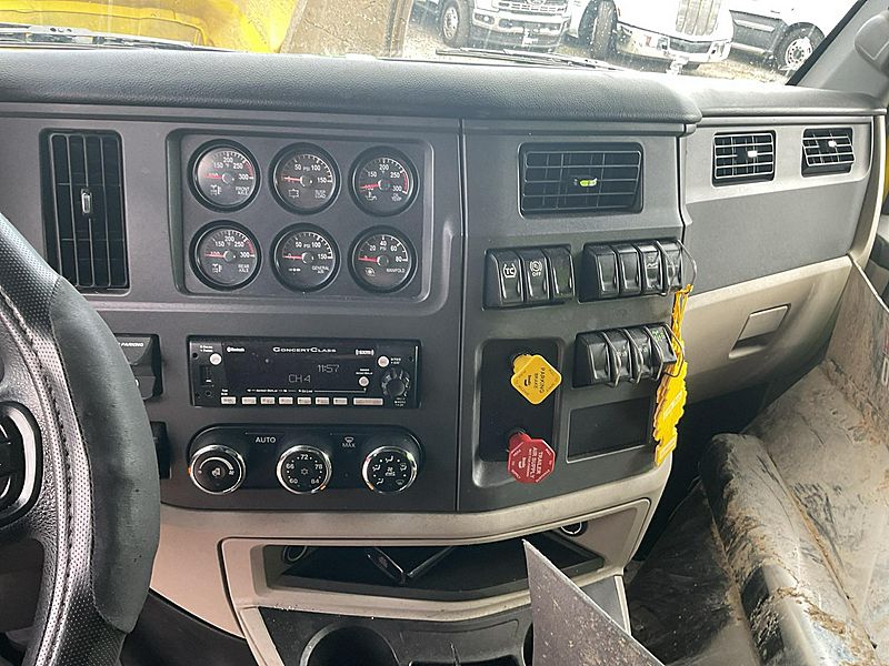 2023 Peterbilt 