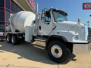 2026 Freightliner 114SD - Box Truck