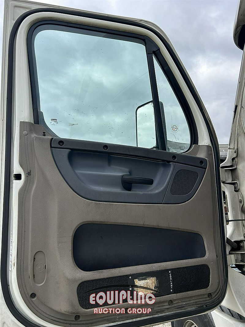 2016 Freightliner CASCADIA