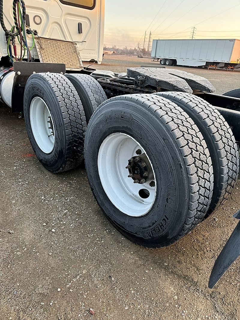 2017 Freightliner X12564ST