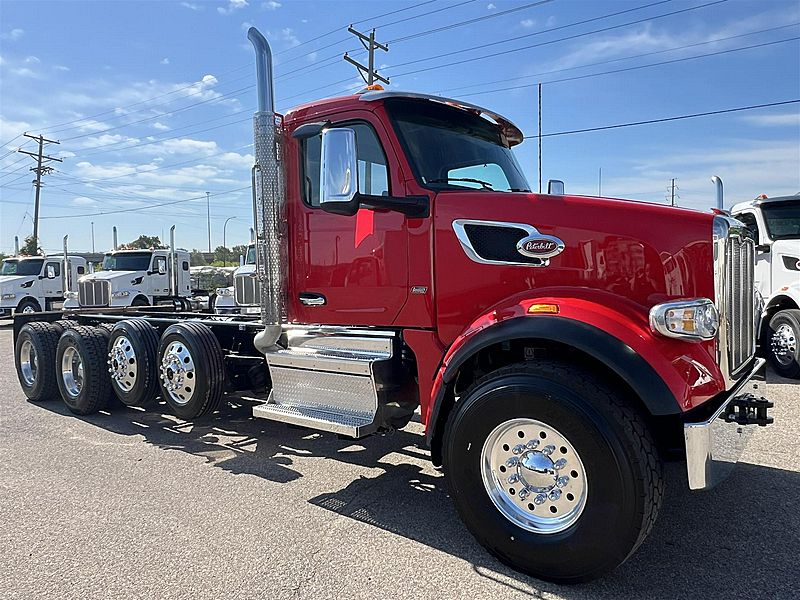 2027 Peterbilt 567