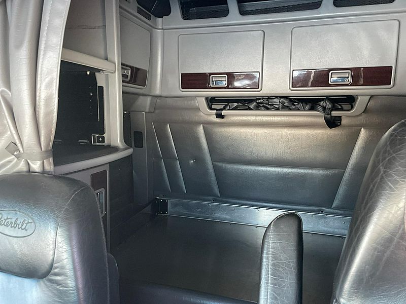 2024 Peterbilt 389