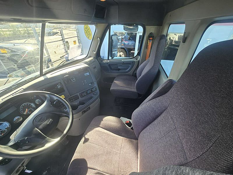 2018 Freightliner CASCADIA 113