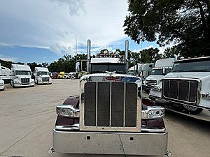 2023 Peterbilt 389