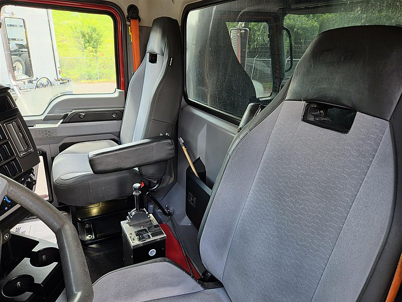 2019 Mack GR84F