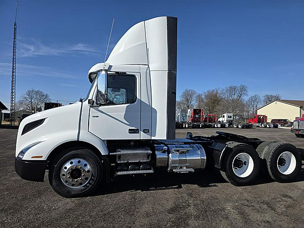 2021 Volvo VNR64T - Daycab