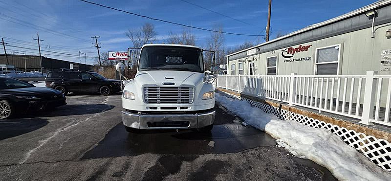 2017 Freightliner M2 106