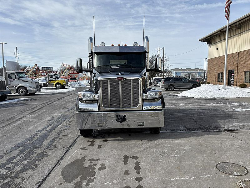 2025 Peterbilt 567