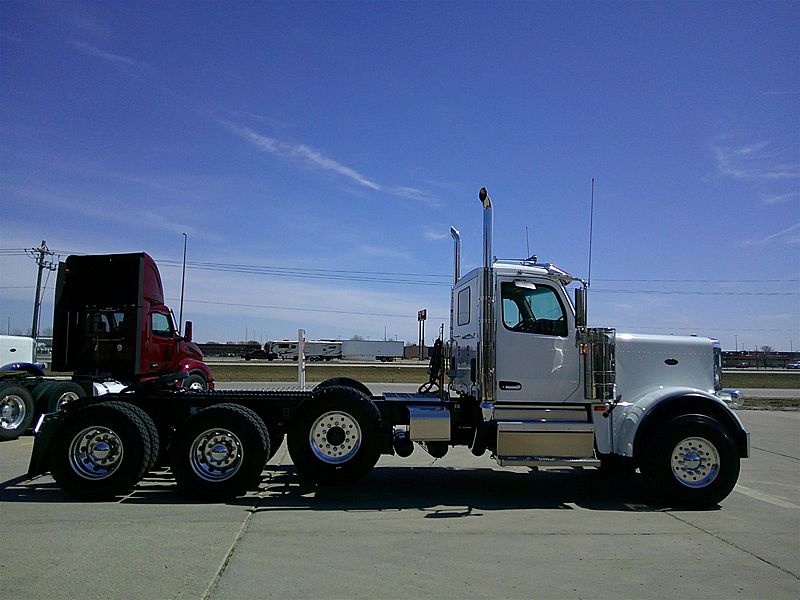 2027 Peterbilt 589