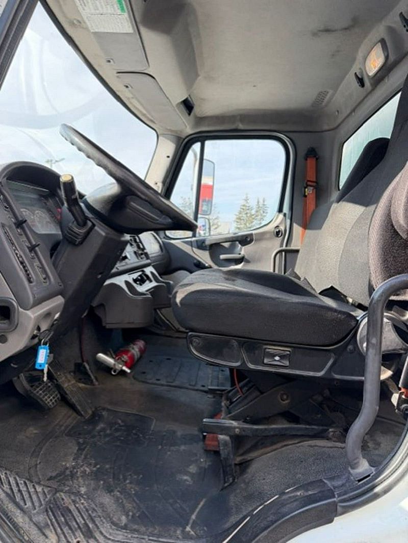 2016 Freightliner M2 106