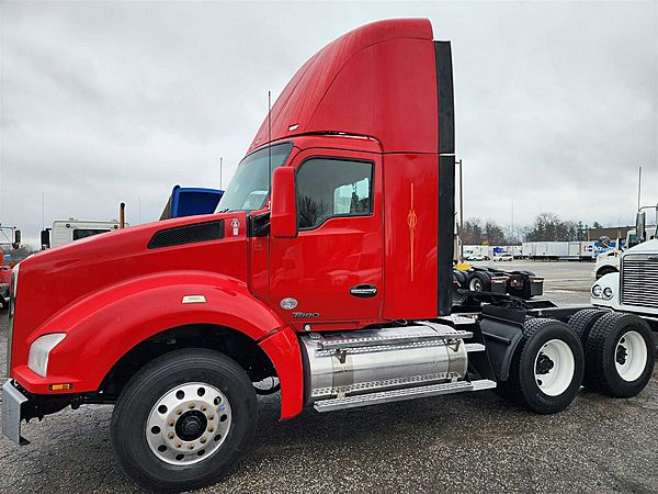 2017 Kenworth T880 - Daycab
