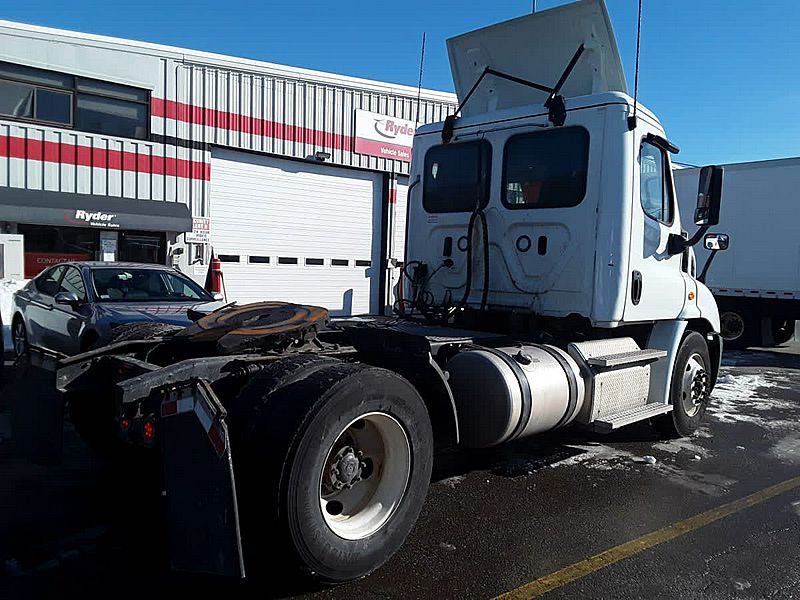 2019 Freightliner CASCADIA 113