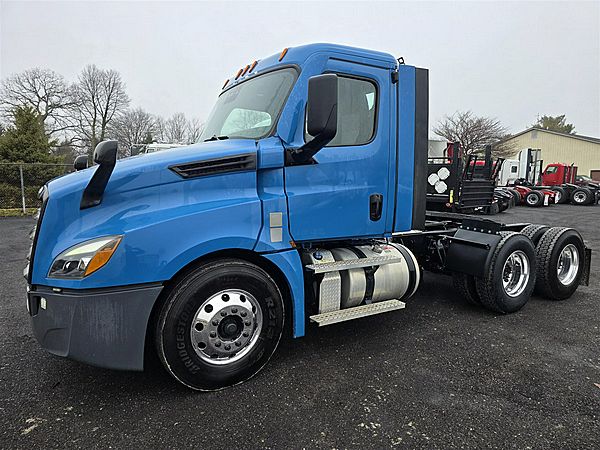 2021 Freightliner Cascadia 126 - Daycab
