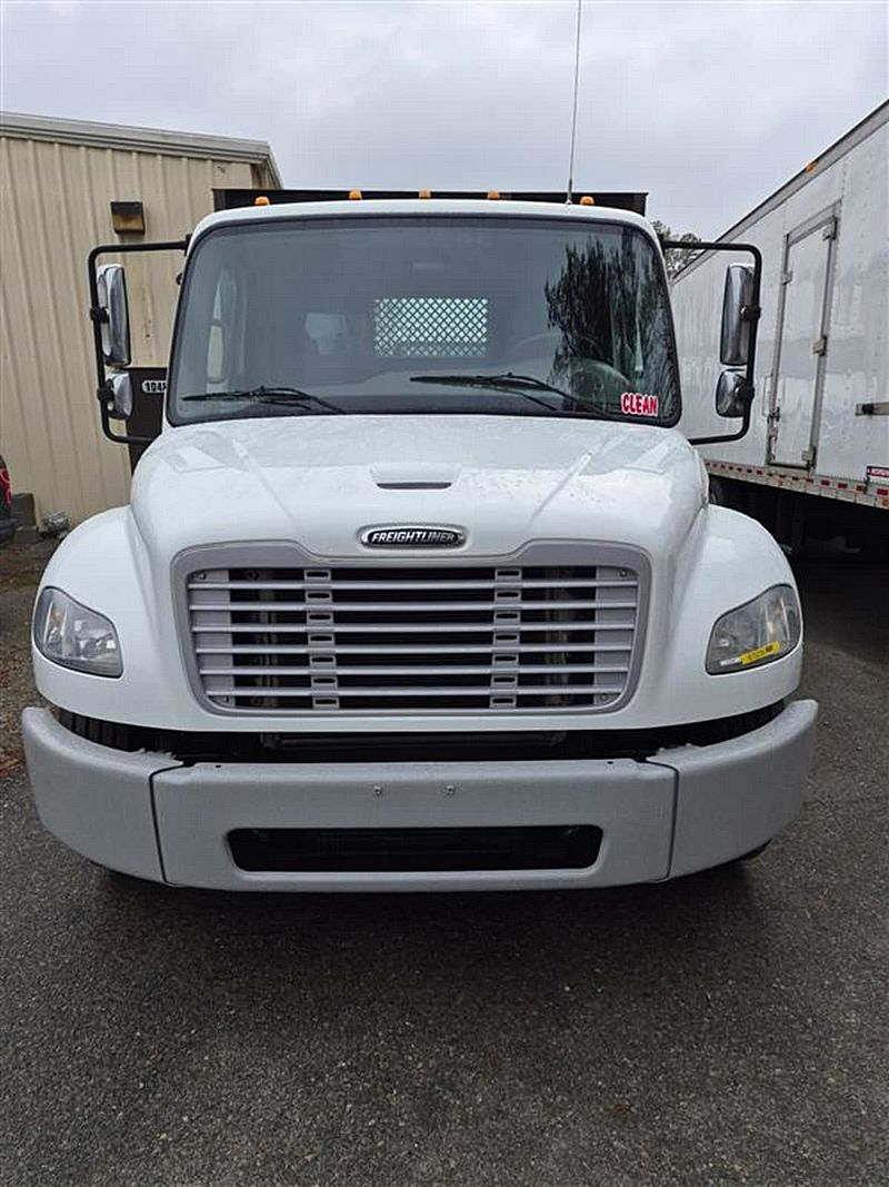 2017 Freightliner M2 106