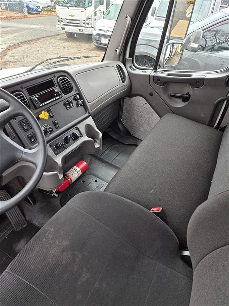 2017 Freightliner M2 106