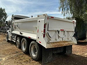 2016 Peterbilt 579 - Dump Truck