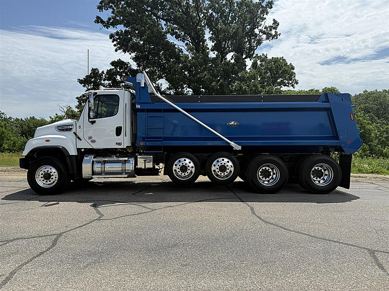 2027 Freightliner 114SD
