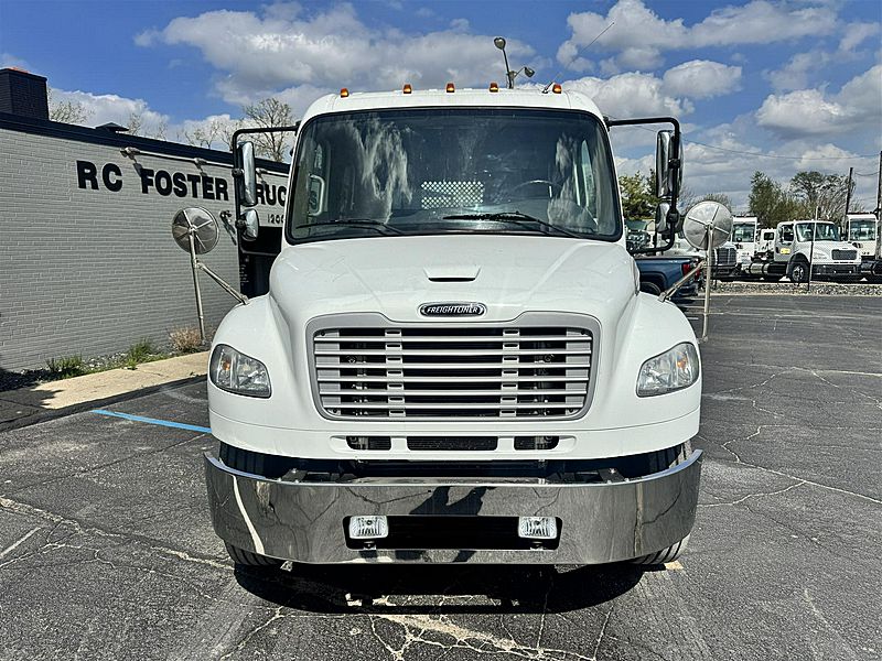 2018 Freightliner M2 106