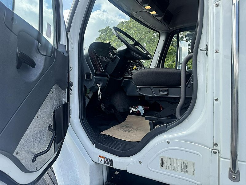 2018 Freightliner M2 106