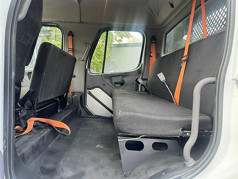 2018 Freightliner M2 106