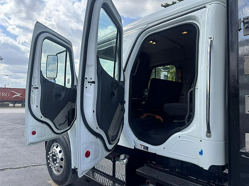 2018 Freightliner M2 106