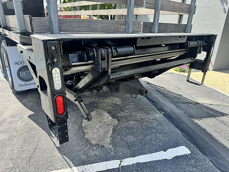 2018 Freightliner M2 106