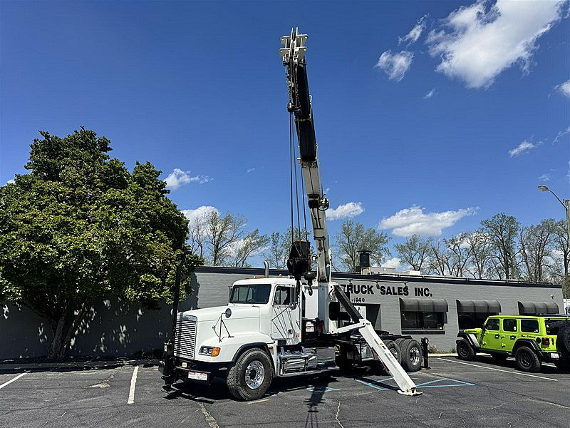 2002 Freightliner FLD120