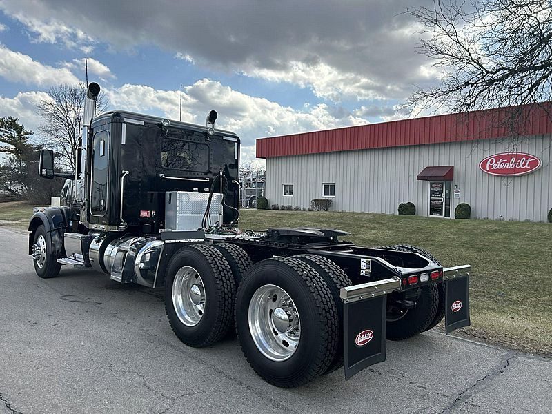 2025 Peterbilt 567