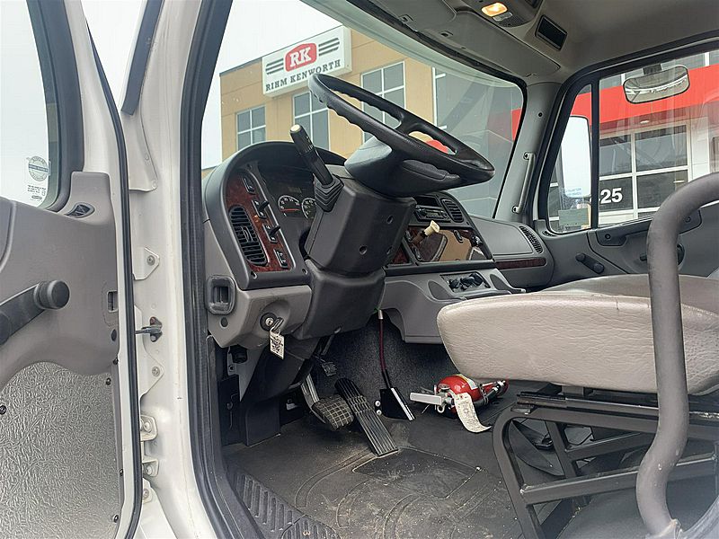 2014 Freightliner M2 106