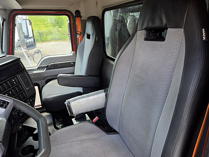 2019 Mack GR84F