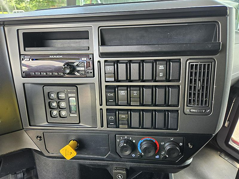 2019 Mack GR84F