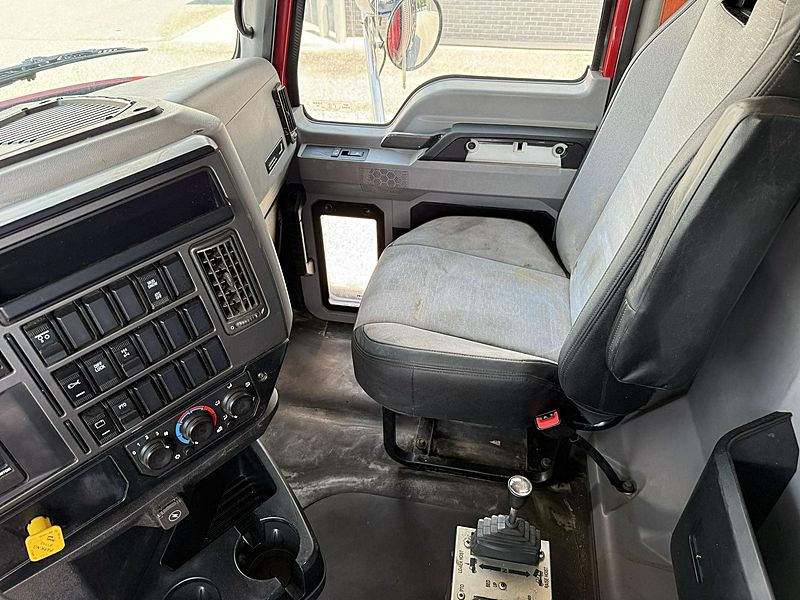 2019 Mack GR84F