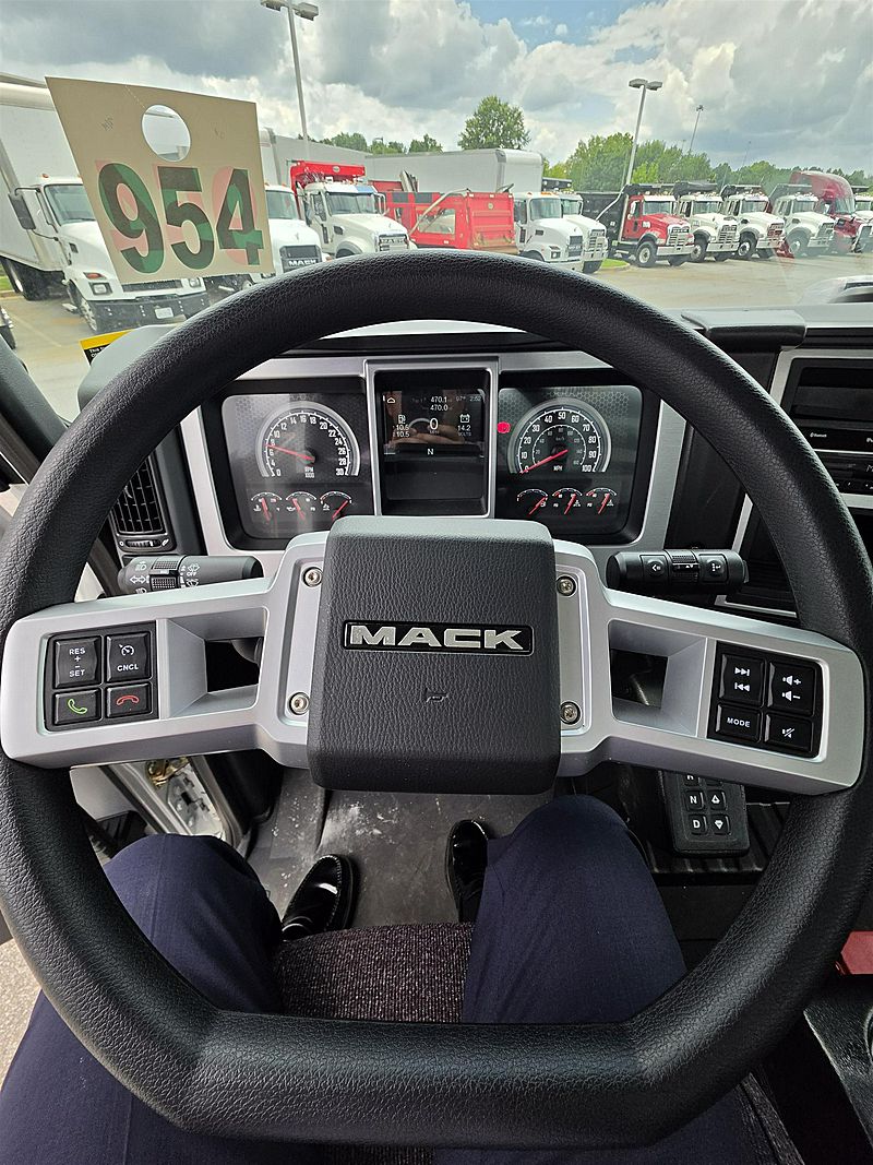 2027 Mack MD7 42R