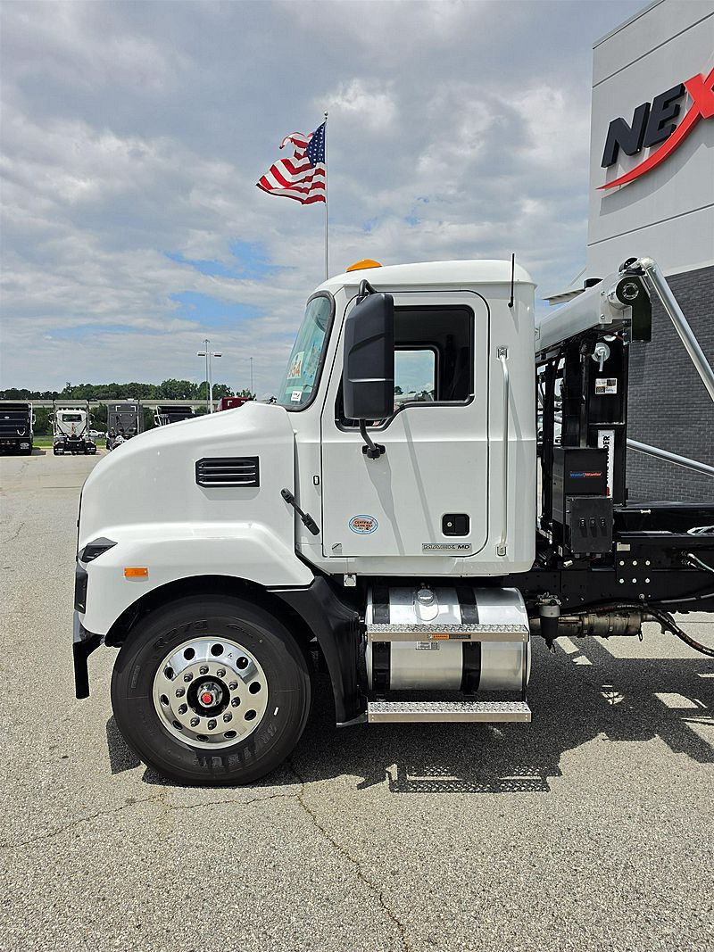 2027 Mack MD7 42R