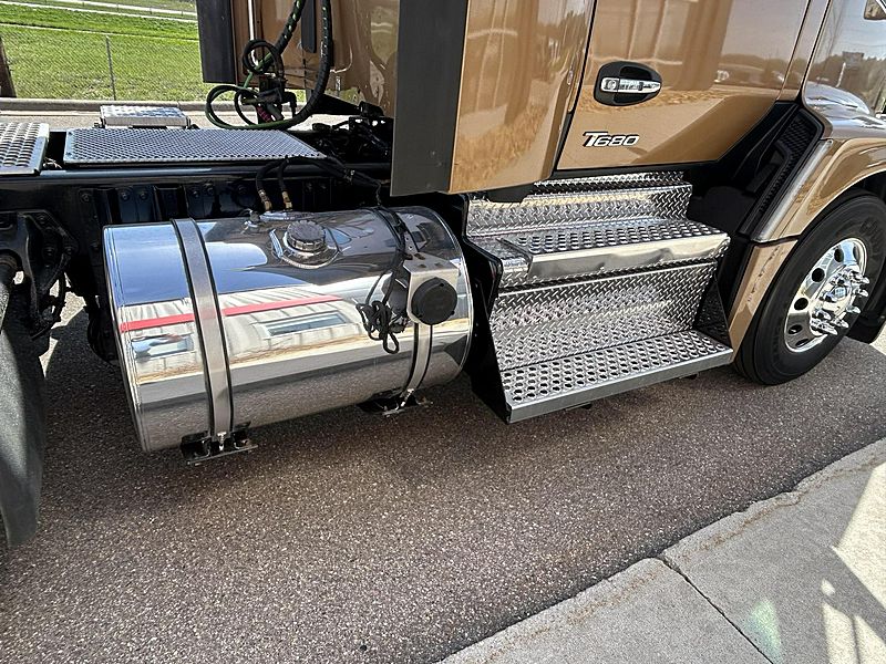 2023 Kenworth T680