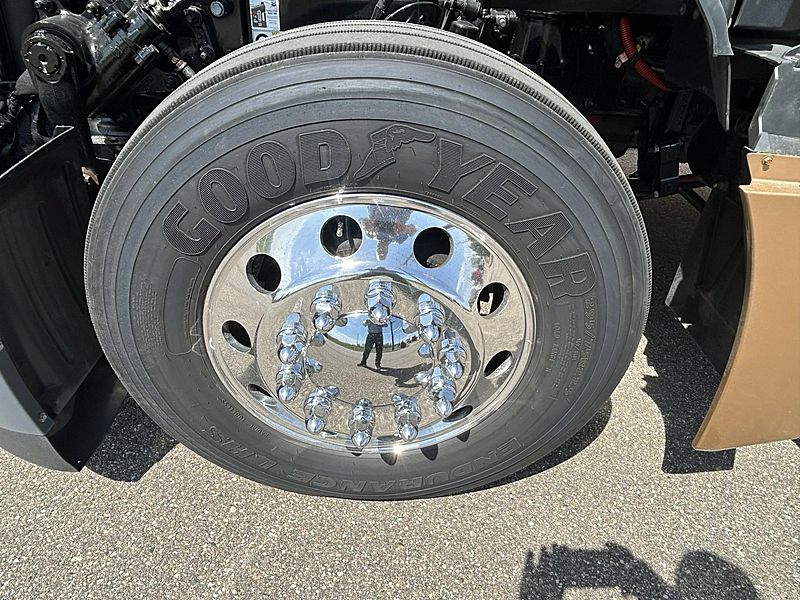2023 Kenworth T680