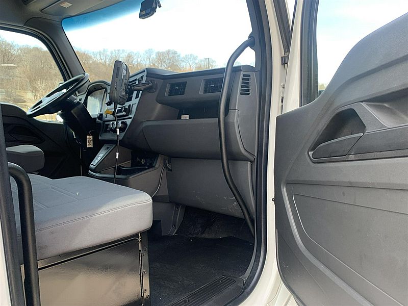 2023 Kenworth T280