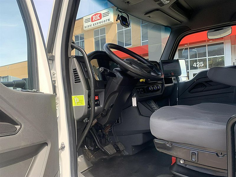 2023 Kenworth T280