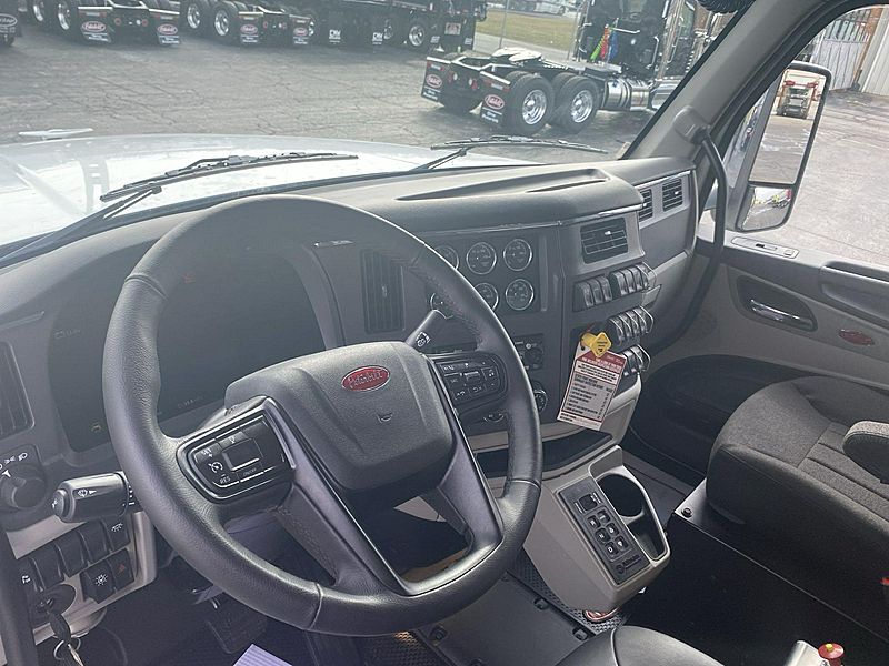 2027 Peterbilt 567