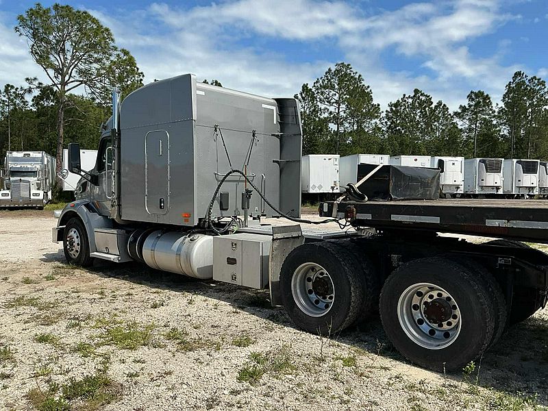 2021 Peterbilt 567
